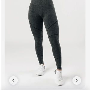 Alphalete OG revival leggings in powder grey, size S BRAND NEW Never worn!
